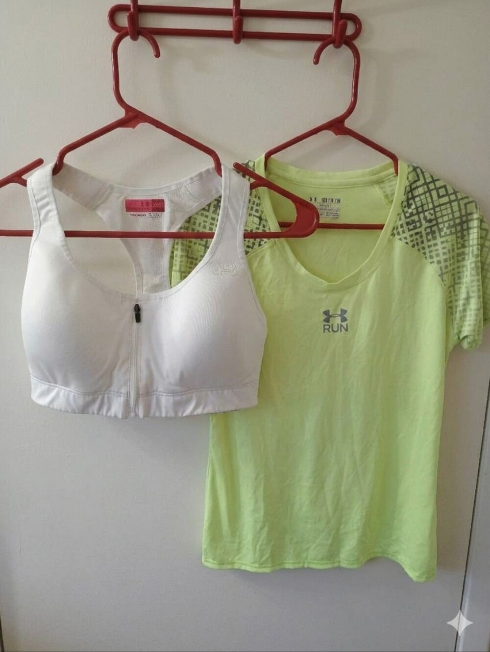 Bundle UNDER ARMOUR Women's Tee & Zip Sports Bra - Size M - 34C